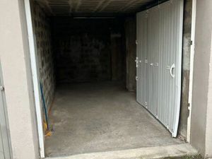 Location garage box avec électricité Dromel