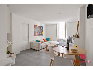 BEL APPARTEMENT AU 1ER ÉTAGE RUE FONGATE  13006 MARSEILLE