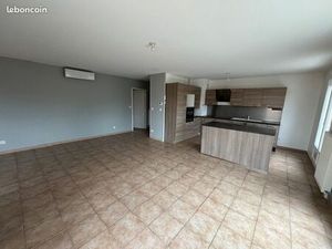 Appartement T4 88 m² avec terrasse et garage fermé - Centre village