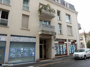 Parkings sous-sol à 50m du tram proche aéroport