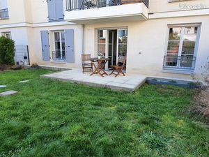 Location meublée appartement 2 pièces 42 m² Guyancourt (78280) 1.299 cc