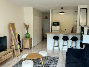 A louer : grand studio meublé avec terrasse dans résidence sécurisée