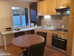 Maison avec exterieur meuble