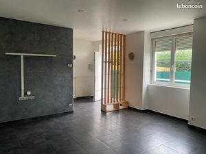 Maison de ville Mitoyenne + Garage / Triplex avec Terrasse/Jardin