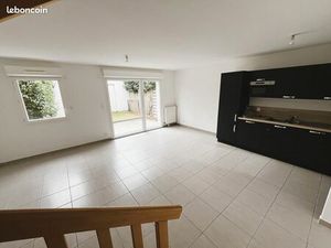 Vannes Ouest – Maison de Ville  3 chambres  cuisine équipée  garage  jardinet