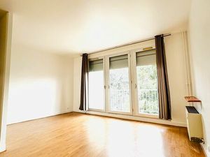 Studio avec balcon + parking – Bondy centre (gare RER E)