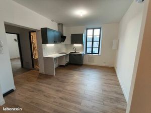 T2 45m2 avec cour réhabilité à neuf à CAPENDU