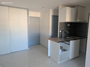 Appartement 2 pièces 27m2 à l'année  non meublé