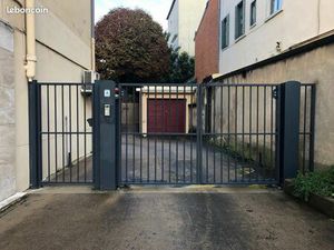 Location garage box de 16 50 m2 Tabareau Lyon 4 Loyer 130 CC