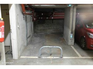 Parking à louer - idéalement  placé pour sortir de Levallois  sans embouteillages