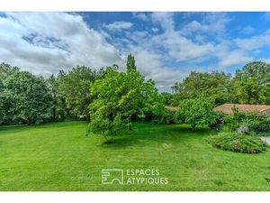 Authenticité et calme : superbe longère à rénover dans un cadre verdoyant