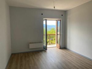 Location appartement 3 pièces 75 m² à Saint-Pierre-d'Albigny (73250)