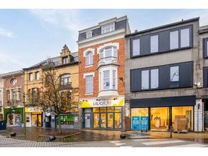 Pand met authentieke gevel op toplocatie – 355 m² renovatiepotentieel