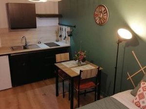 Studio entièrement meublé situé au centre-ville de Précigné