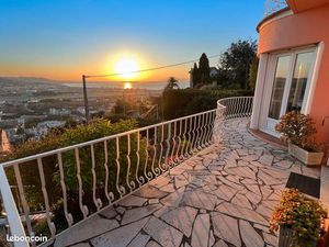 Maison meublée avec vue sur la mer et les Alpes