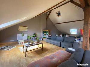 Studio 1 pièce 80 m²