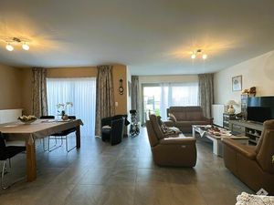 Ruim appartement met tuin  garage en buitenberging