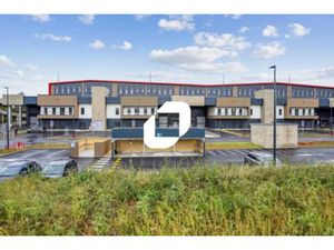 A LOUER  ENTREPOTS NEUFS