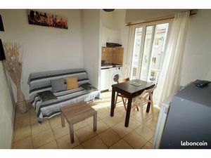 Royan A louer à l'année : 2 Pièces · 25 m² 2 Pièces  25 m² · Royan 17200 · Quartier Palais