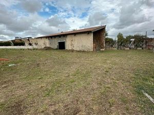 Bâtisse en pierre à terminer