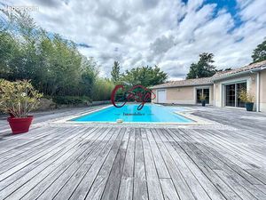 Propriété 6 pièces 192 m²