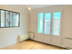 Location appartement  m² T-3 à Lyon 8  885 €