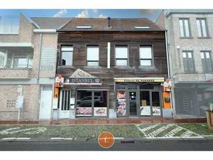 Centraal gelegen pand met 3 appartementen en handel