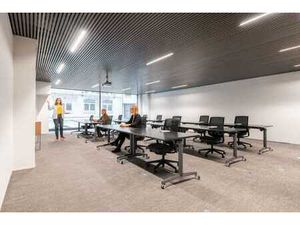 Un bureau pour 10 à Spaces Manhattan Meeting Center