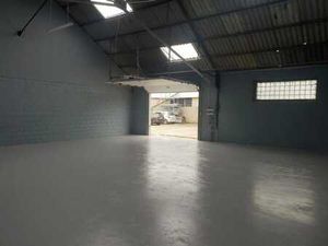 Entrepôts de stockage (125m² et 170m²) et bureau (60m²)