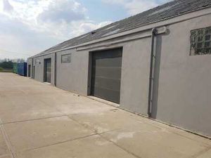 Entrepôts de stockage (125m² et 170m²) et bureau (60m²)