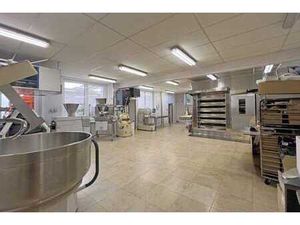 Surface commerciale / entrepôt de 336m²