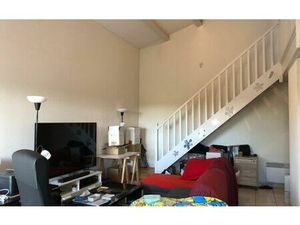 Location appartement  m² T-3 à Échillais  770 €