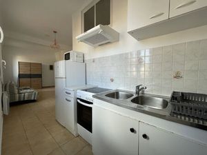 Location appartement 1 pièce 24 m² à Saint-Cyr-sur-Mer (83270)