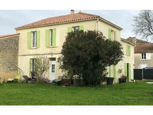 Location maison  m² T-4 à Échillais  1 050 €