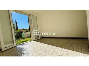 HYERES CV  STUDIO de 32m2 en rez de jardin - calme absolu en plein centre ville