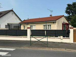 Maison individuelle rénovée – 2 chambres + bureau – Véranda – Garage – Jardin – Villeneuve
