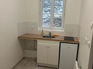 Loue T1 refait à neuf