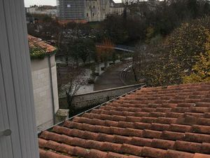 T2 meublé centre historique Niort vue donjon