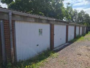 Emplacement de parking sécurisé.