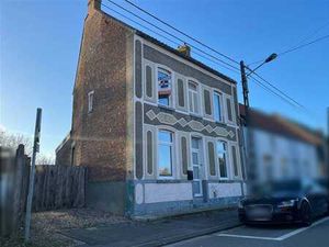 Maison avec grande cour et jardin