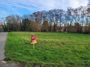 Terrain de de +-41 ares en zone d'habitat