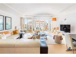 Appartement orienté sud sur la Kustlaan à Knokke avec une v