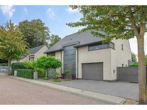 Luxueuze villa in autoluwe omgeving nabij invalswegen.