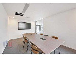 454 m² de bureaux prêts à l'emploi près de la R4