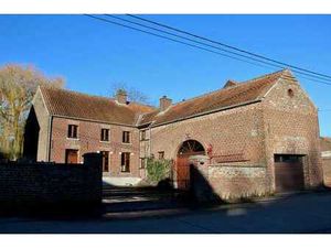 Belle et unique maison avec magnifique jardin et terrasse.