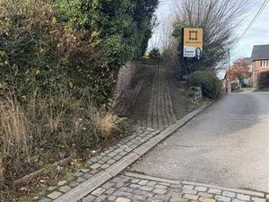 Maison Art-Déco  en retrait sur un terrain de 1450m2