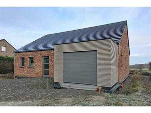 Superbe BUNGALOW de plain-pied + étage aménageable!