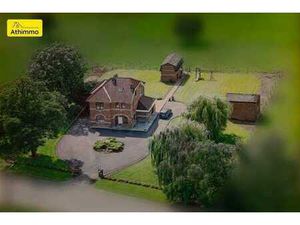 maison bourgeoise sur 22a 55ca son beau grarge et une annexe