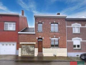 Maison familiale à rénover avec jardin et garage