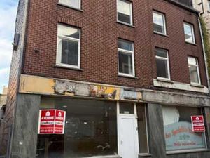 MAISONS DE COMMERCE AVEC PERMIS POUR COMMERCE  APPARTEMENT E